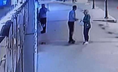 Kadını gasp etmeye çalışan yabancı uyruklu şahsı güvenlik görevlisi engelledi