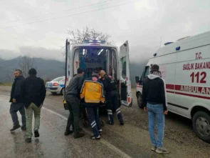 Tokat Niksar-Ordu kara yolunda otomobil ile tırın çarpışması sonucu 5 kişi yaralandı