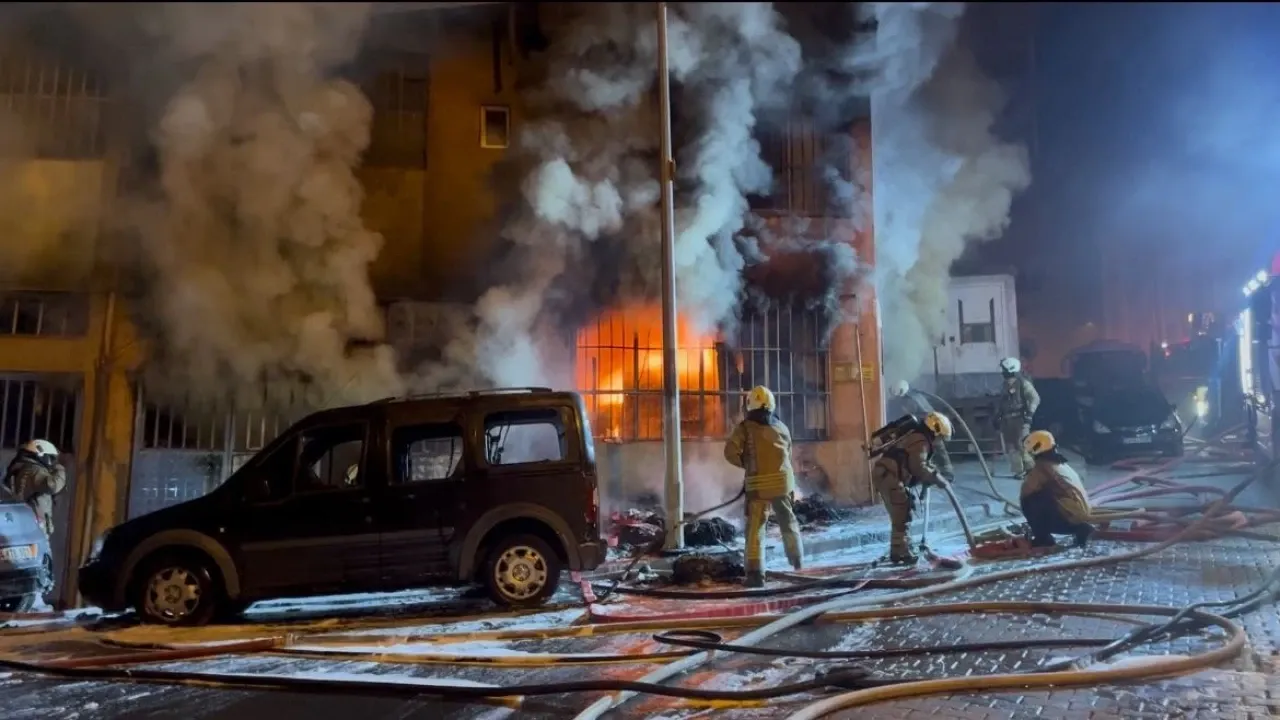 Beyoğlu’nda yatak imalathanesi alev alev yandı – Ordu Olay Gazetesi