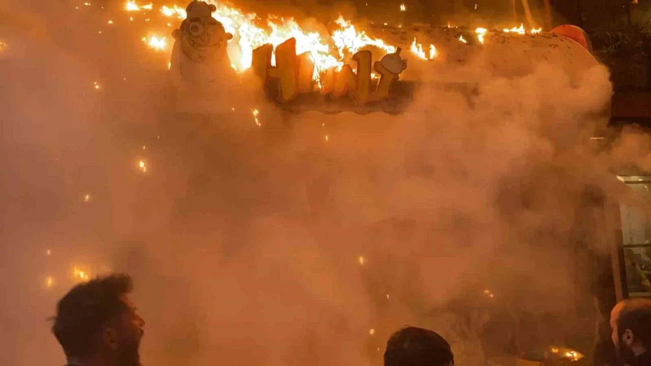 5 katlı eğlence merkezi alev alev yandı – Ordu Olay Gazetesi