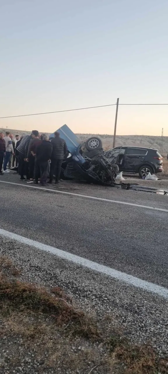 Çorum’da hafif ticari araç ile otomobil çarpıştı: 2 ölü, 2 yaralı – Ordu Olay Gazetesi