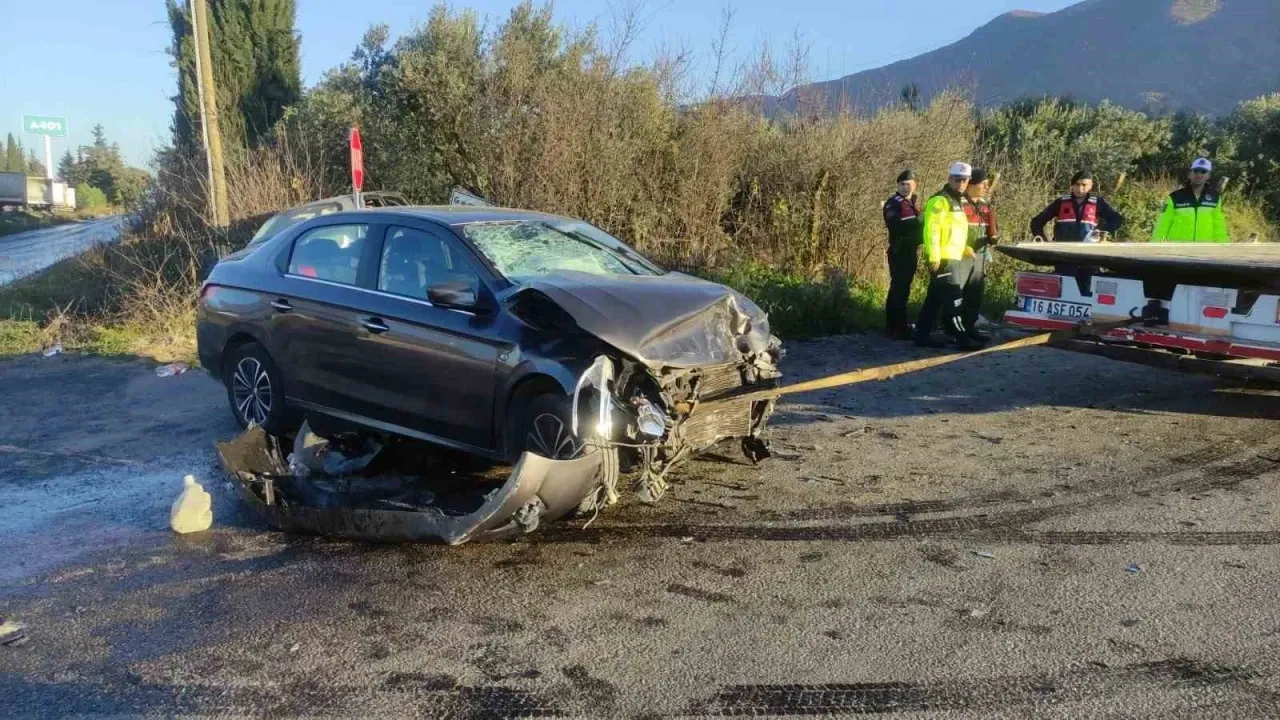 Bursa’da iki otomobil kafa kafaya çarpıştı: 7 yaralı – Ordu Olay Gazetesi