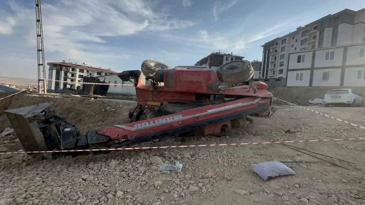 Elazığ’da akılalmaz olay: Operatör lavaboya gitti, kepçeyi çalıştırmak isteyen 2 genç hayatını kaybetti – Ordu Olay Gazetesi