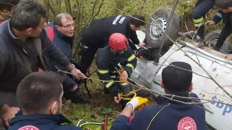 Ordu’da Kamyonet Uçuruma Devrildi